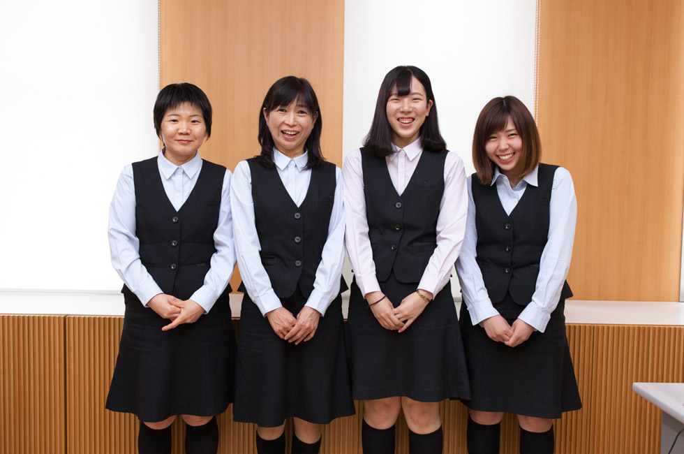 本社スタッフ集合写真