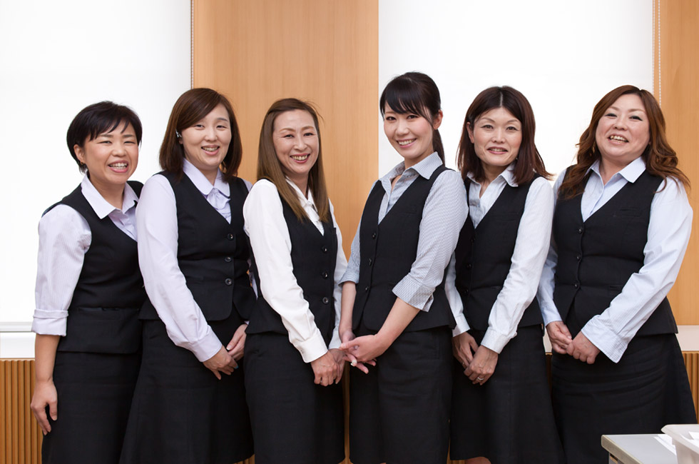 本社スタッフ集合写真